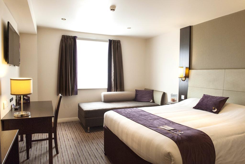 Premier Inn London Elstree / Borehamwood Exterior foto