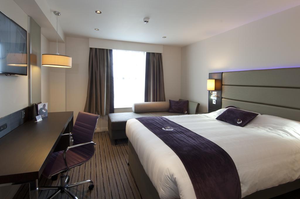 Premier Inn London Elstree / Borehamwood Exterior foto