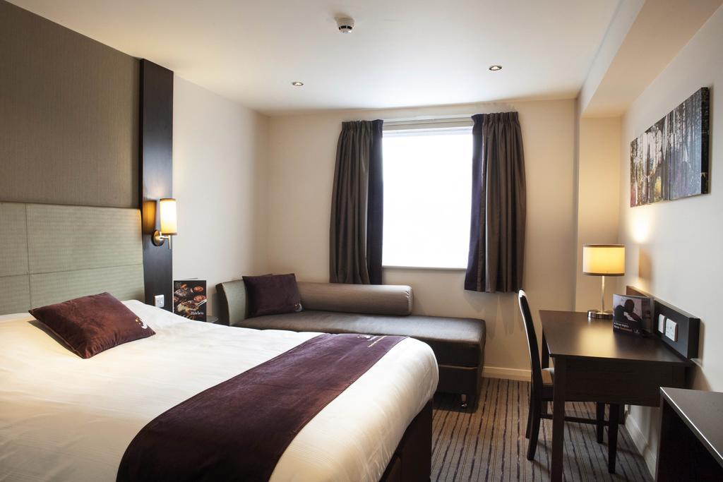 Premier Inn London Elstree / Borehamwood Habitación foto